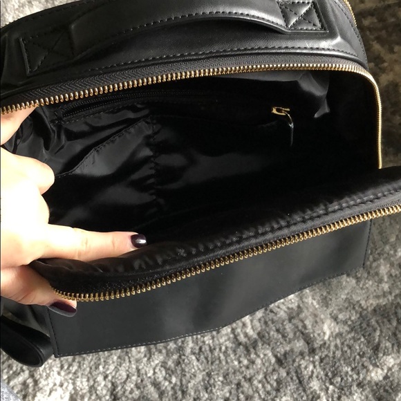 Solar-Powered Backpack - Picture 4 of 5